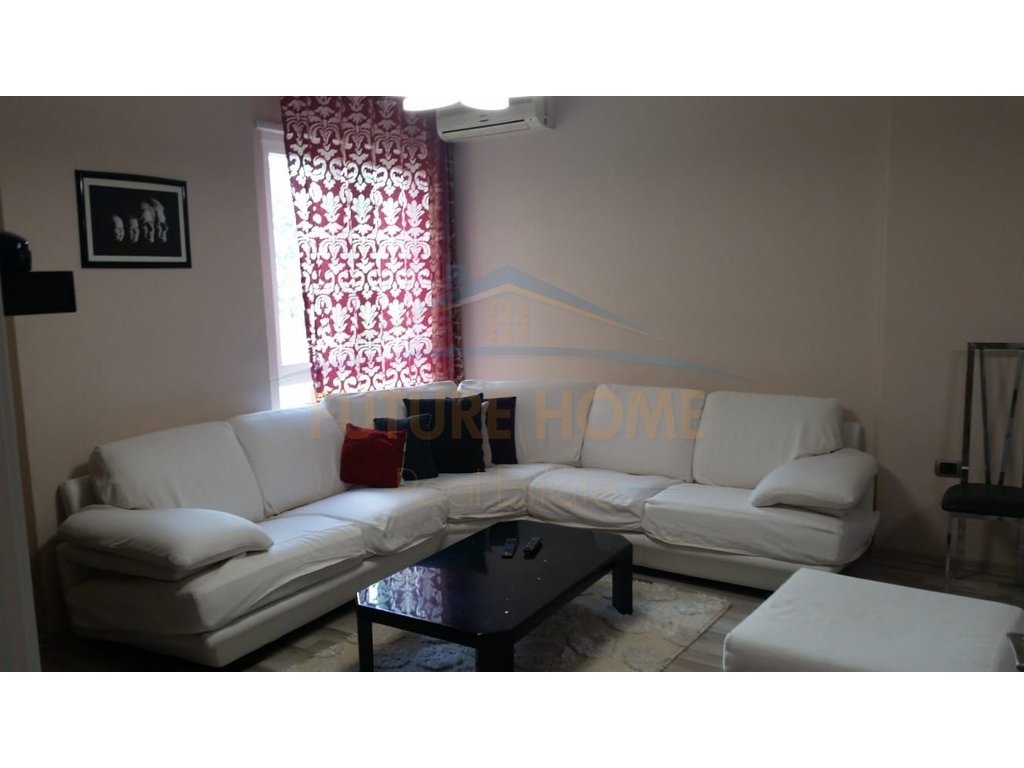 Apartament 2+1, Fresk