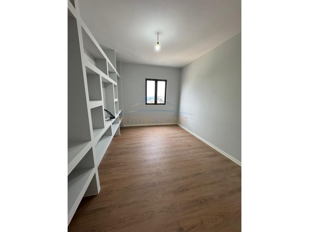 Apartament 2+1+2, Rruga "Shefqet Kuka", Fresk