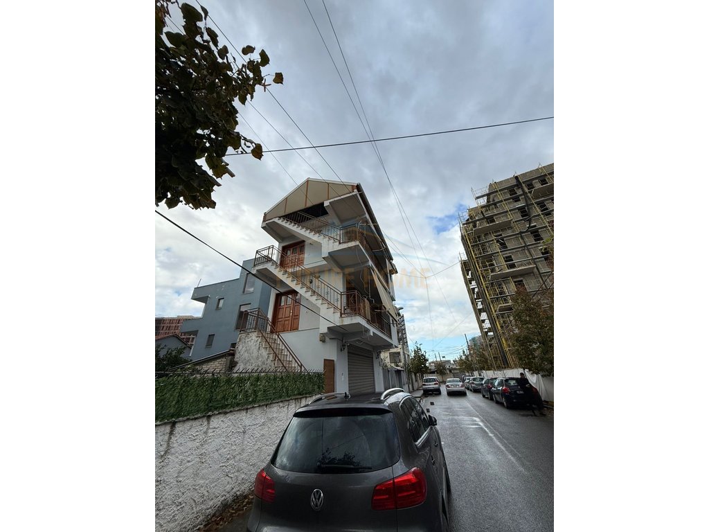 Disponojme per Shitje Godine 3-kateshe, Ish Fusha e Aviacionit, Tirane