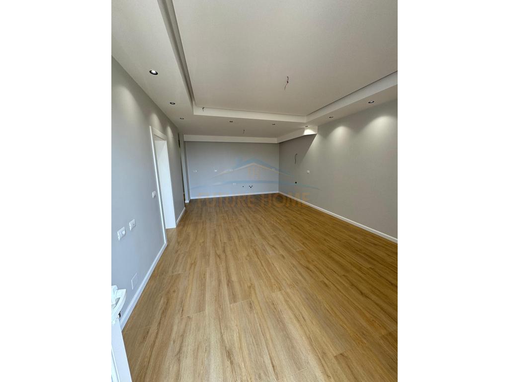 Apartament 3+1+2+ post parkimi, Fresku, Tiranë.
